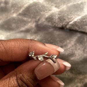 Rhinestone ring-silver-leaf design